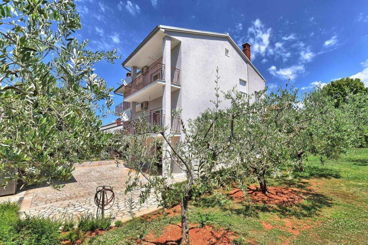 Brezac Olive Garden Apartment Fazana Bagian luar foto