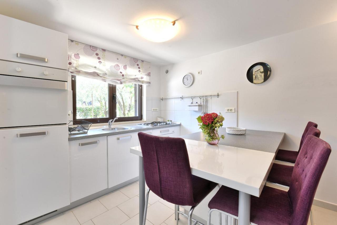 Brezac Olive Garden Apartment Fazana Bagian luar foto